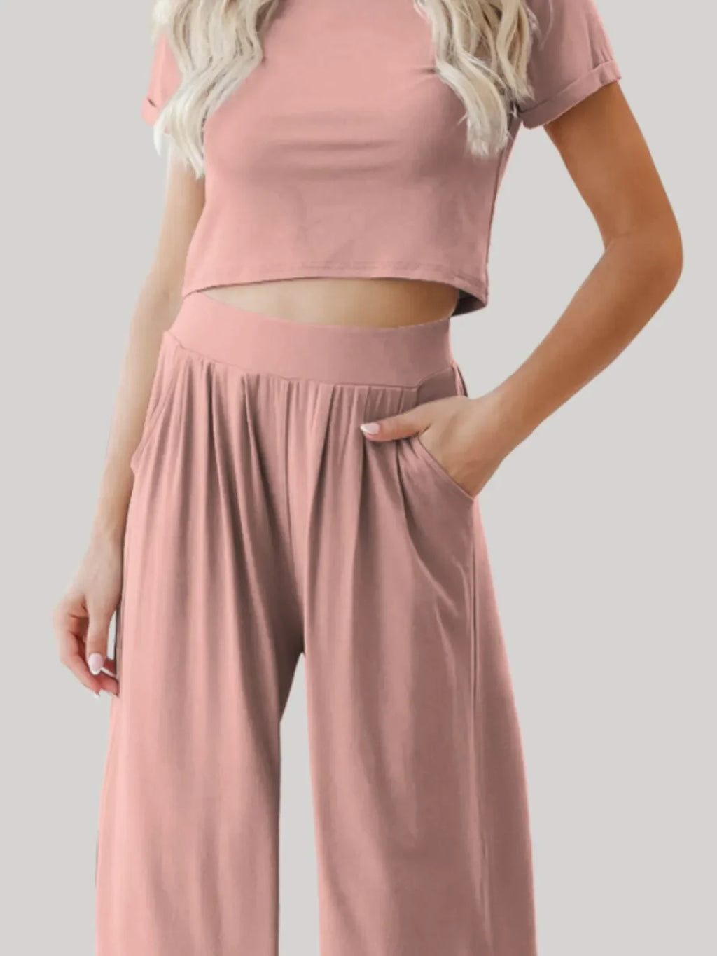 Round Neck Short Sleeve Top and Pants Set - tif-shop24.de