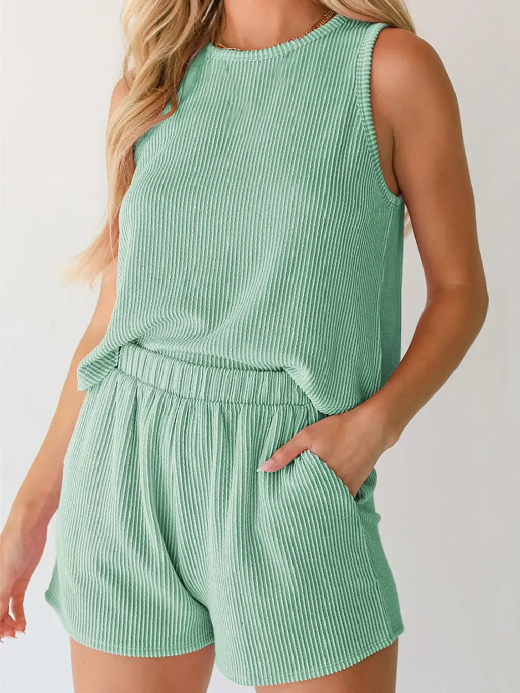 Round Neck Sleeveless Top and Shorts Set - tif-shop24.de