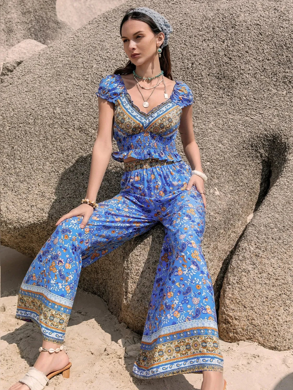Printed V-Neck Top and Pants Set - tif-shop24.de