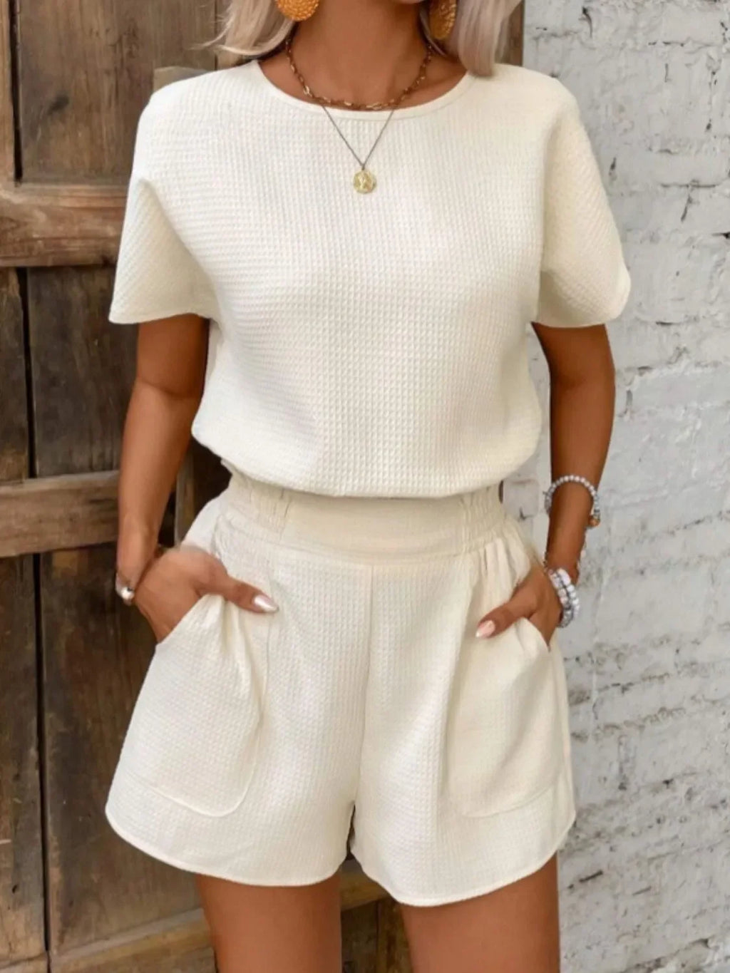 Round Neck Short Sleeve Top and Shorts Set - tif-shop24.de