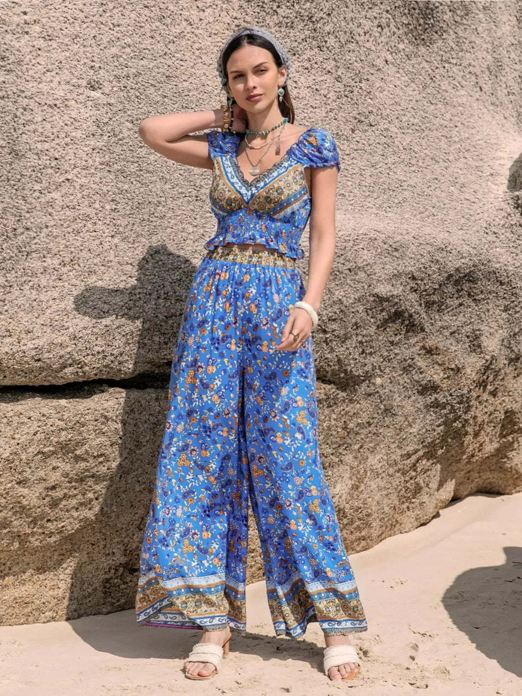 Printed V-Neck Top and Pants Set - tif-shop24.de