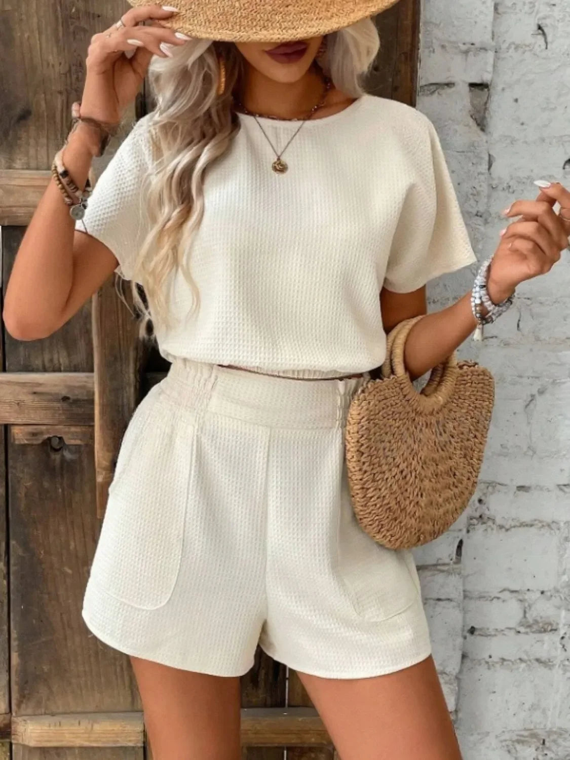 Round Neck Short Sleeve Top and Shorts Set - tif-shop24.de