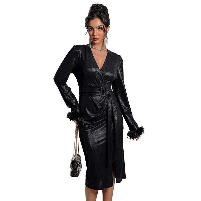 Elegantes schwarzes Abendkleid mit tiefem V-Ausschnitt