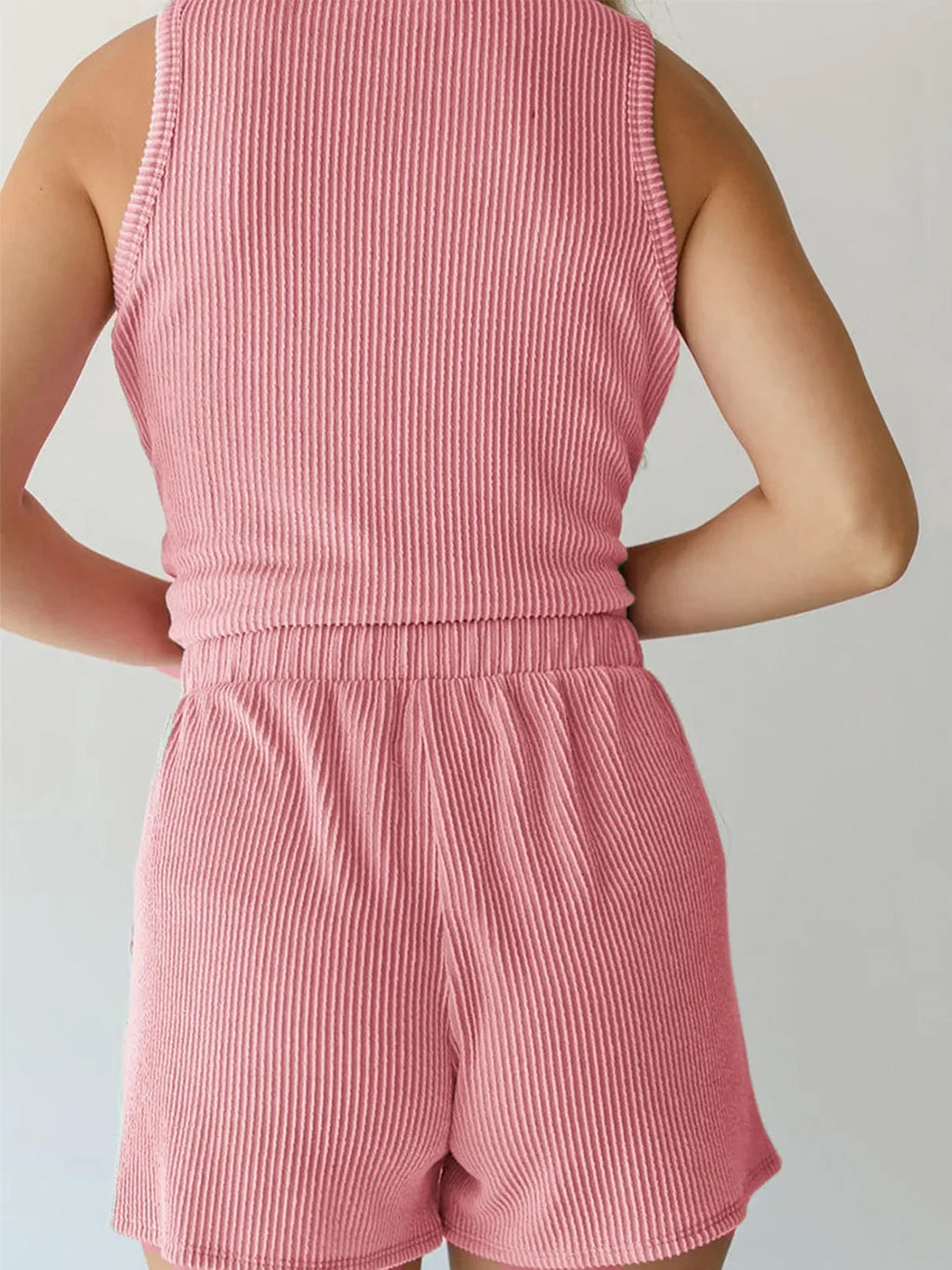 Round Neck Sleeveless Top and Shorts Set - tif-shop24.de