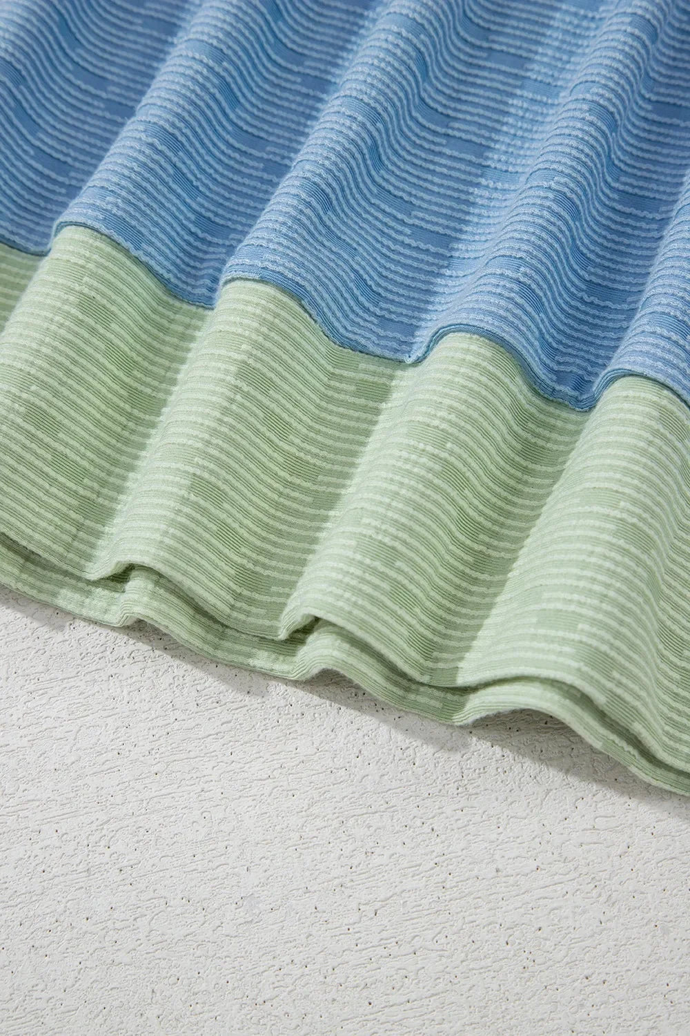 Contrast Round Neck Top and Shorts Set - tif-shop24.de