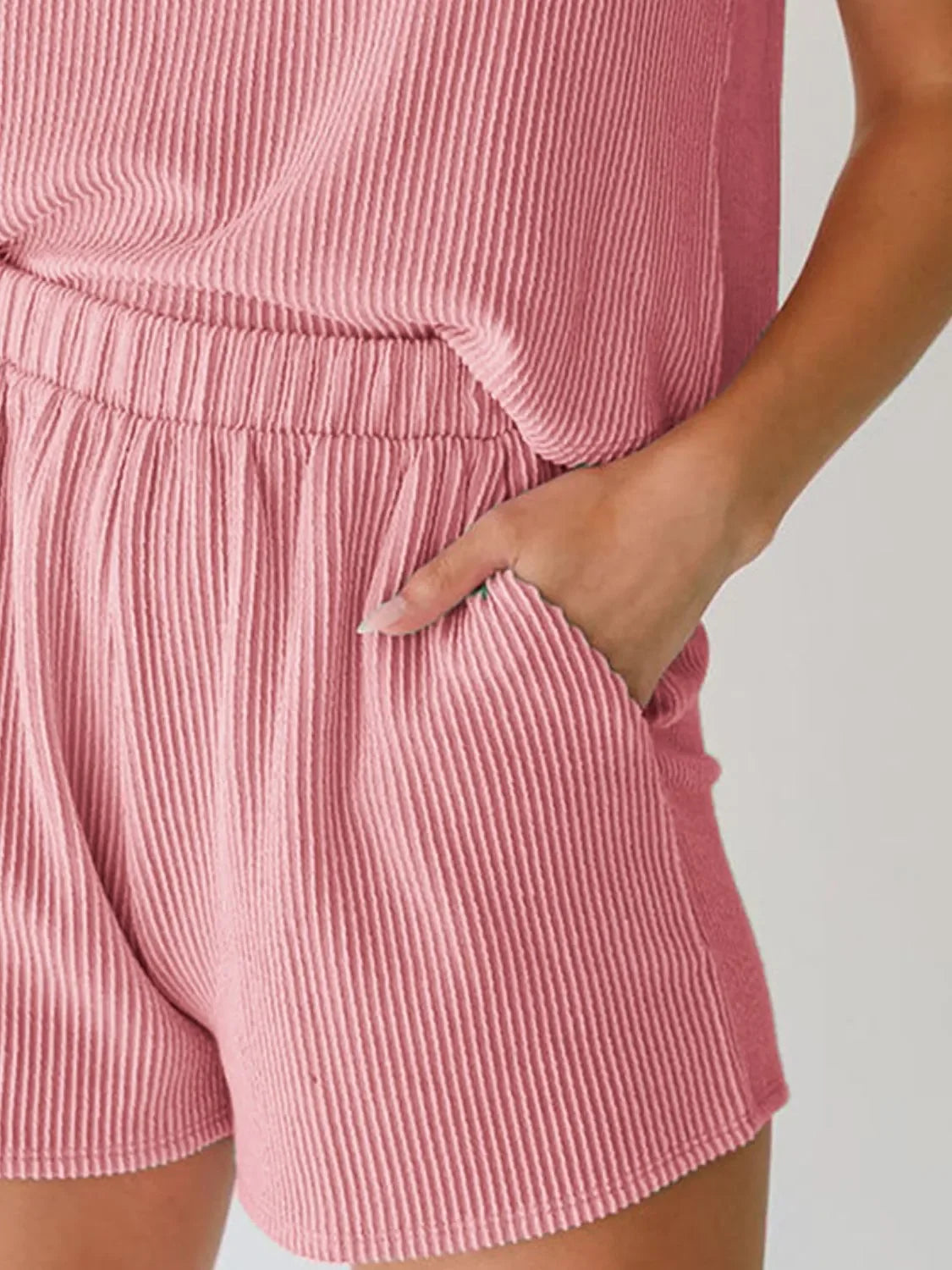 Round Neck Sleeveless Top and Shorts Set - tif-shop24.de