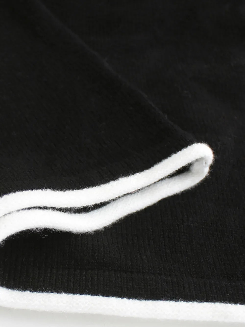 Contrast Trim Off-Shoulder Long Sleeve Maxi Sweater Dress - tif-shop24.de