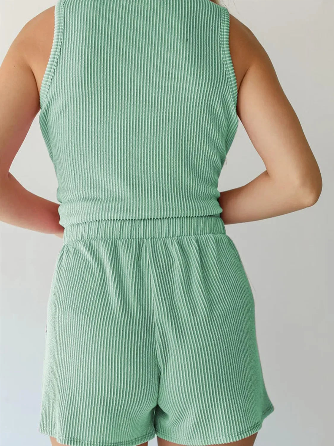 Round Neck Sleeveless Top and Shorts Set - tif-shop24.de