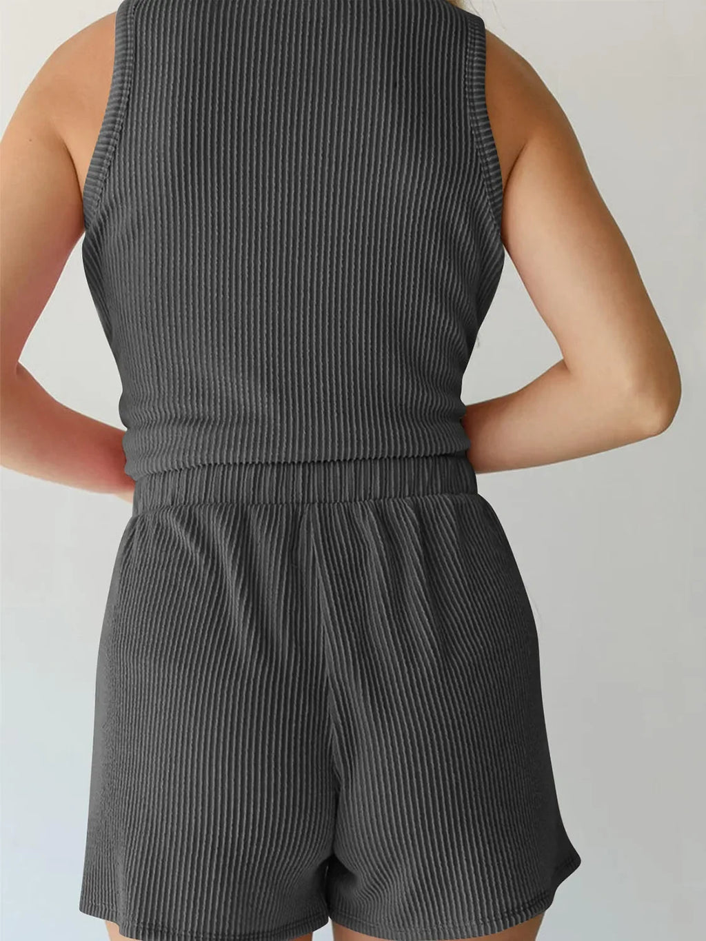 Round Neck Sleeveless Top and Shorts Set - tif-shop24.de