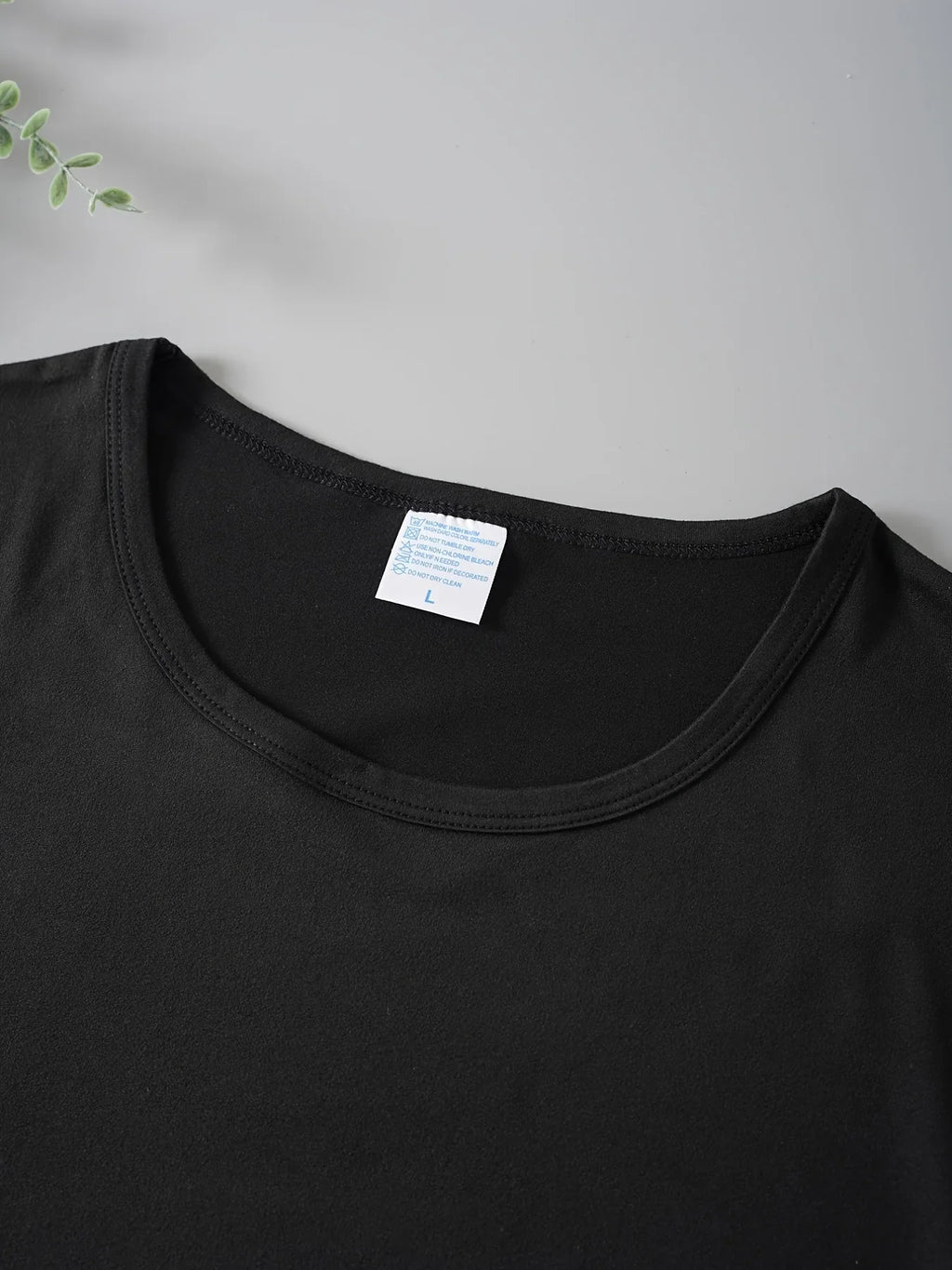 Mit Herzdruck für Valentinstag Geschenk mit Rundhalsausschnitt | tif-shop24.de