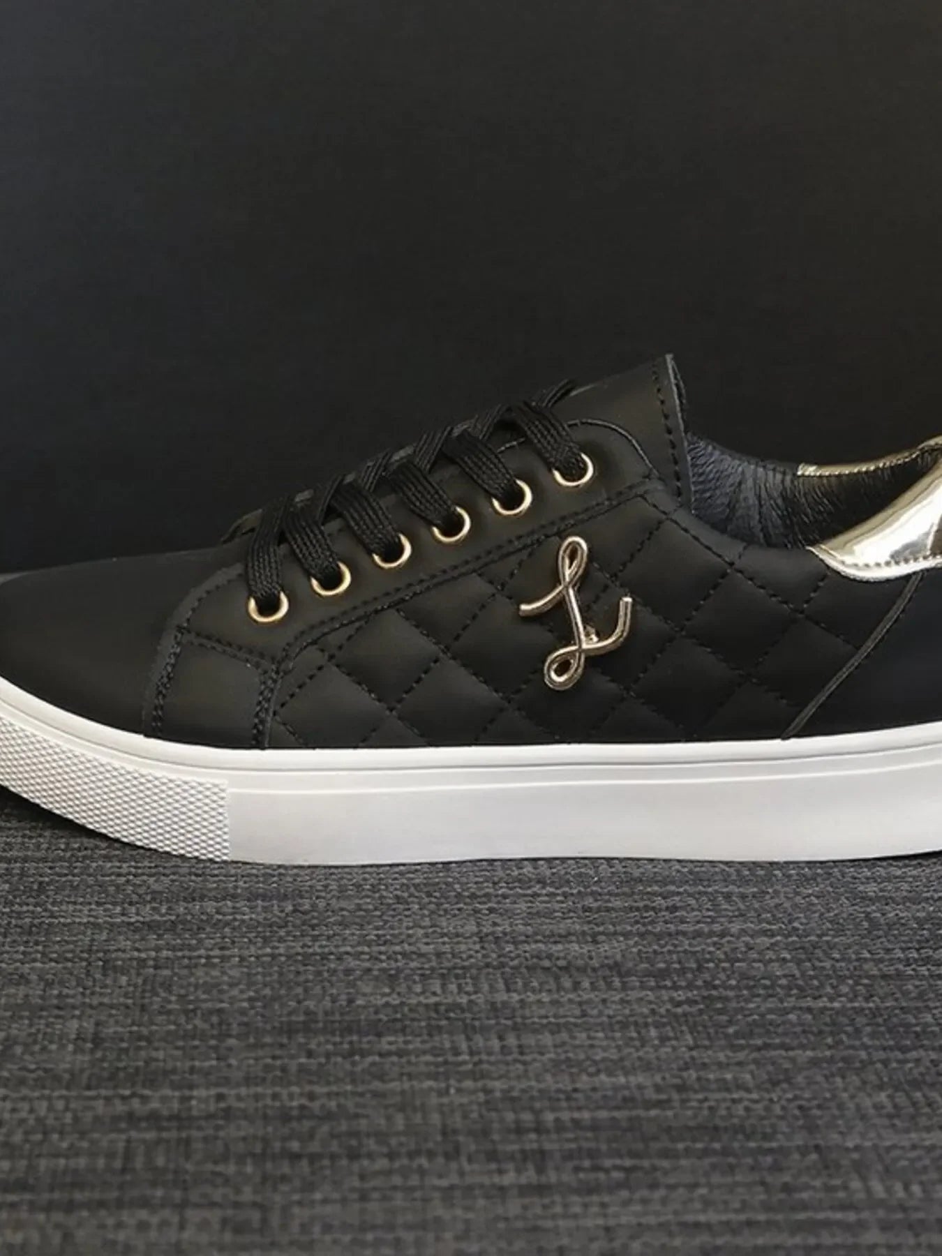 Quilted Platform Sneakers with Metallic Gold Accents - tif-shop24.de