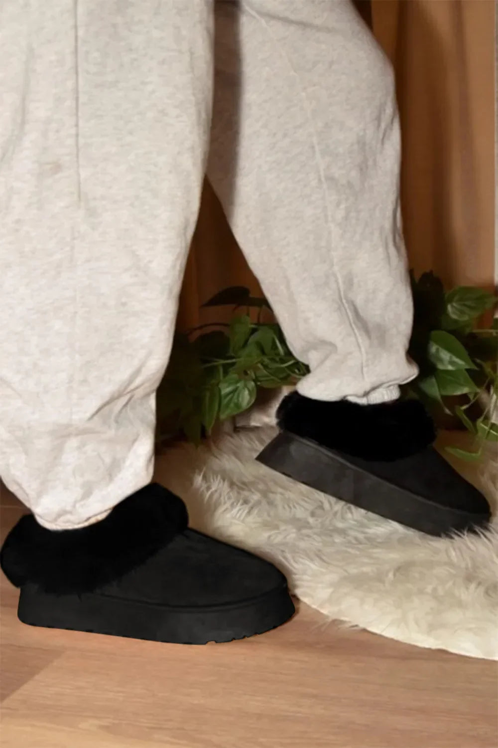 WILD DIVA Faux-Fur Platform Slip On Booties - tif-shop24.de