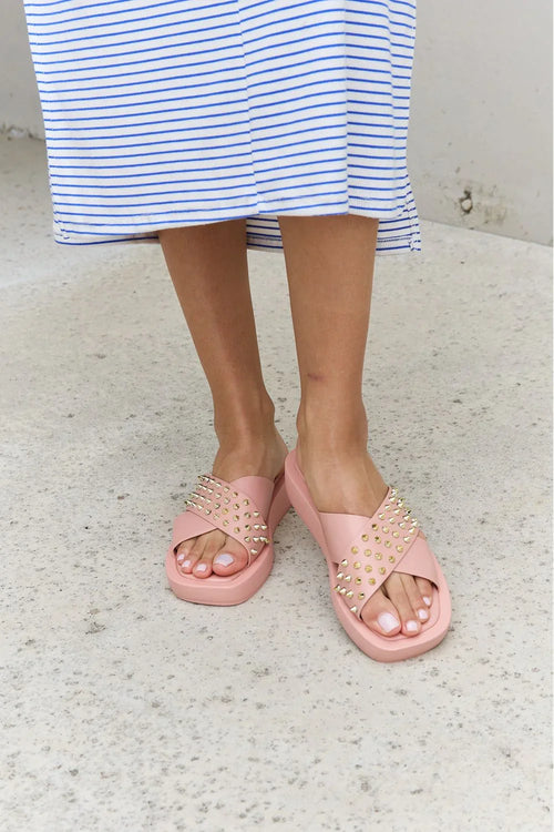 Forever Link Studded Cross Strap Sandals in Blush - tif-shop24.de