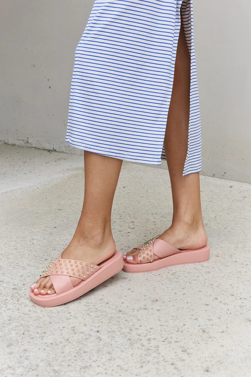 Forever Link Studded Cross Strap Sandals in Blush - tif-shop24.de