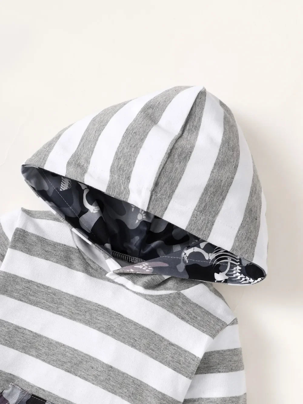 Children's Striped Hooded Bodysuit and Camouflage Pants Set - tif-shop24.de