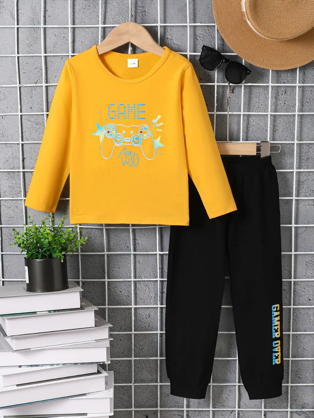 Kids Graphic Round Neck Long Sleeve Top and Pants Set - tif-shop24.de