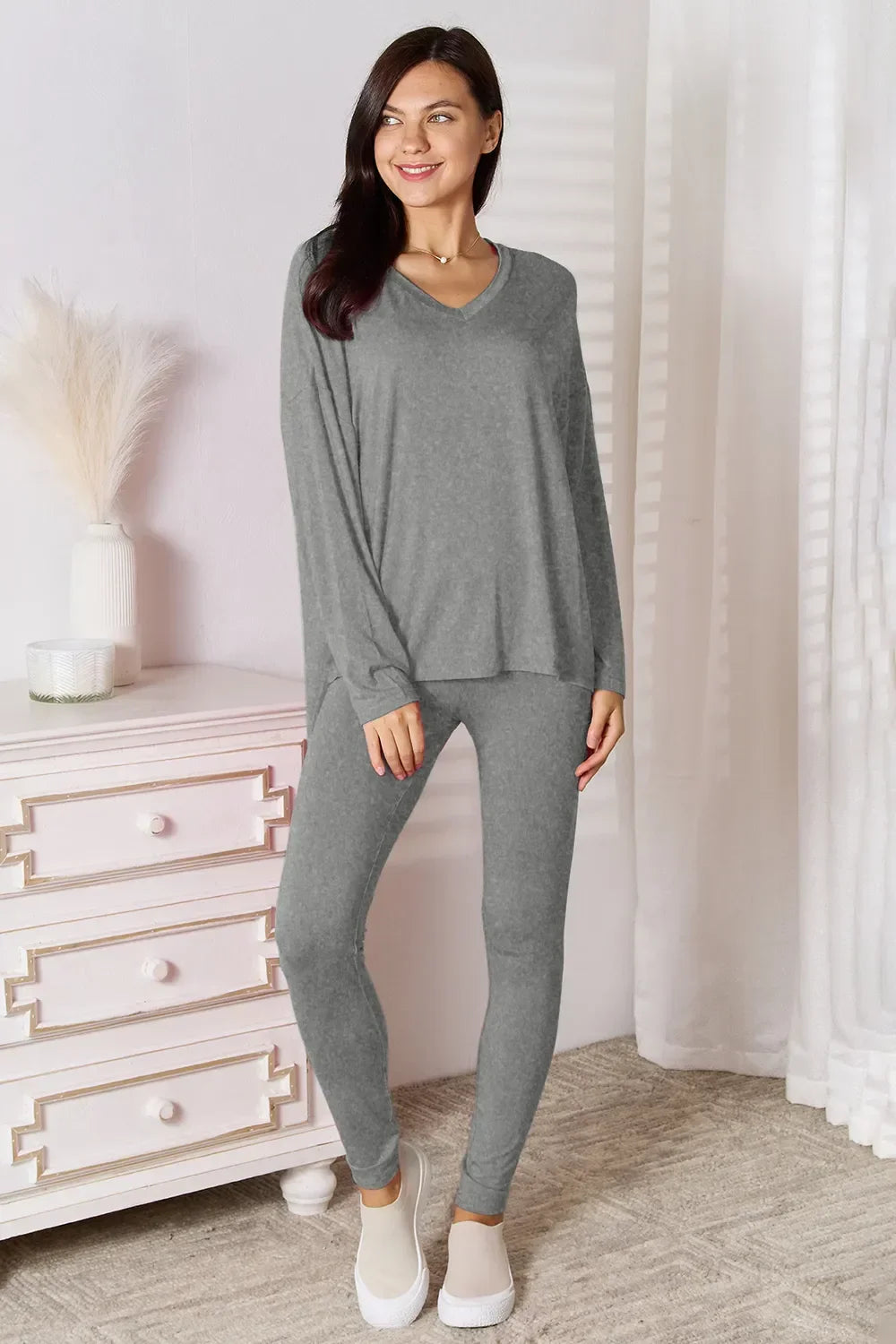 Basic Bae Bamboo Full Size V-Neck Long Sleeve Top and Pants Lounge Set - tif-shop24.de