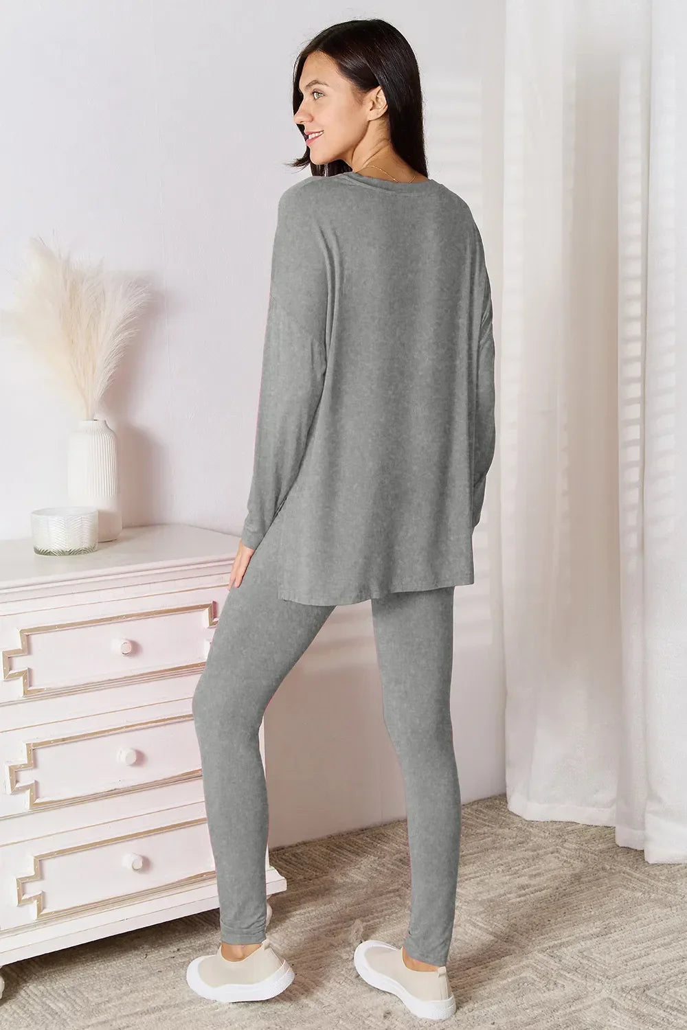Basic Bae Bamboo Full Size V-Neck Long Sleeve Top and Pants Lounge Set - tif-shop24.de