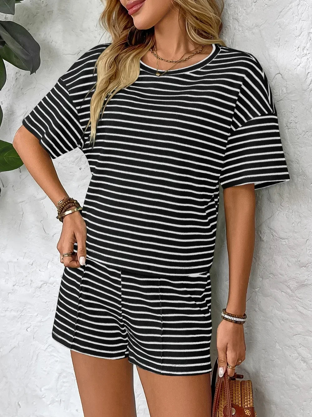 Striped Round Neck Short Sleeve Top and Shorts Set - tif-shop24.de
