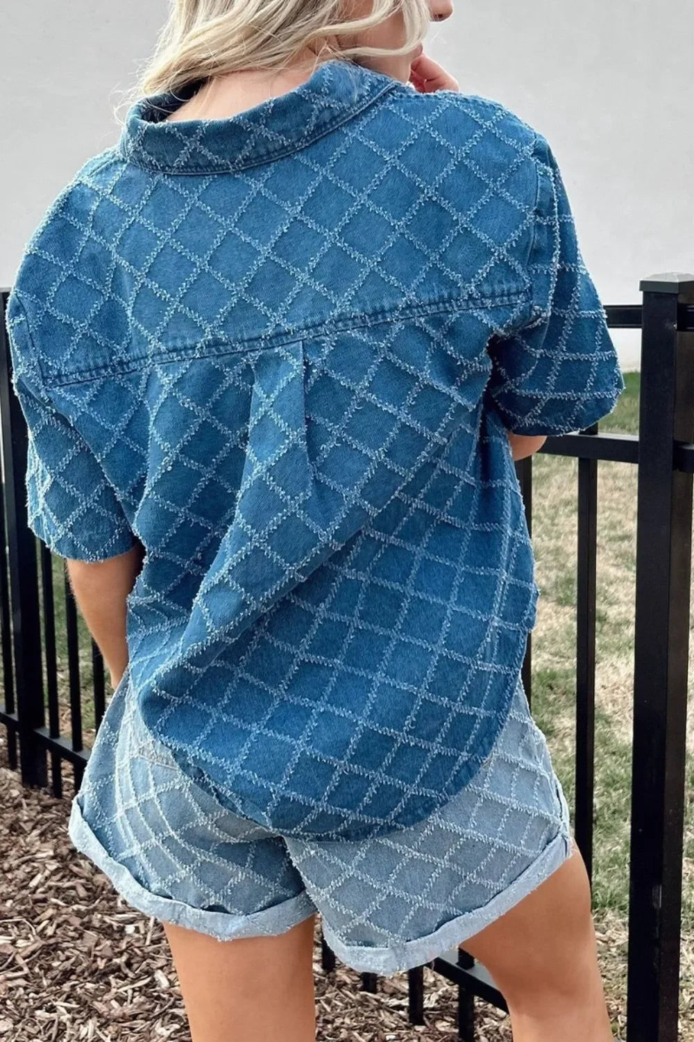 Pocketed Collared Neck Short Sleeve Denim Shirt - tif-shop24.de