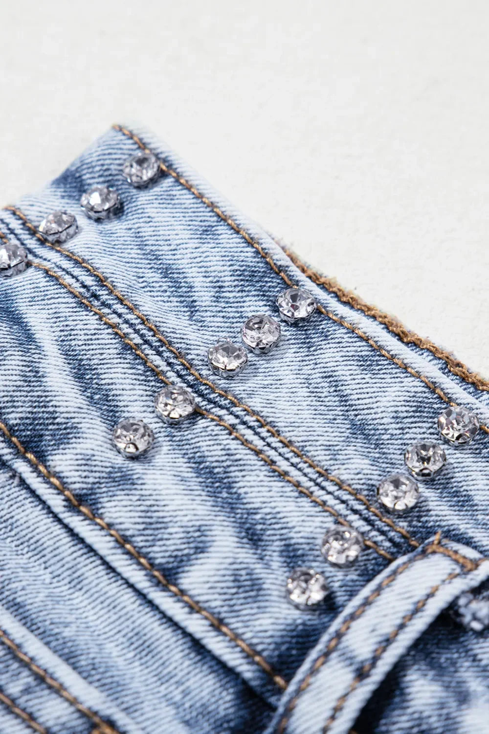 Rhinestone Light Wash Raw Hem High Waist Denim Shorts - tif-shop24.de