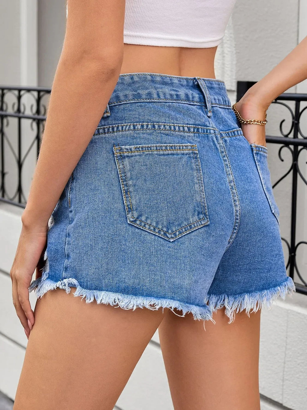 Distressed Raw Hem Denim Shorts - tif-shop24.de