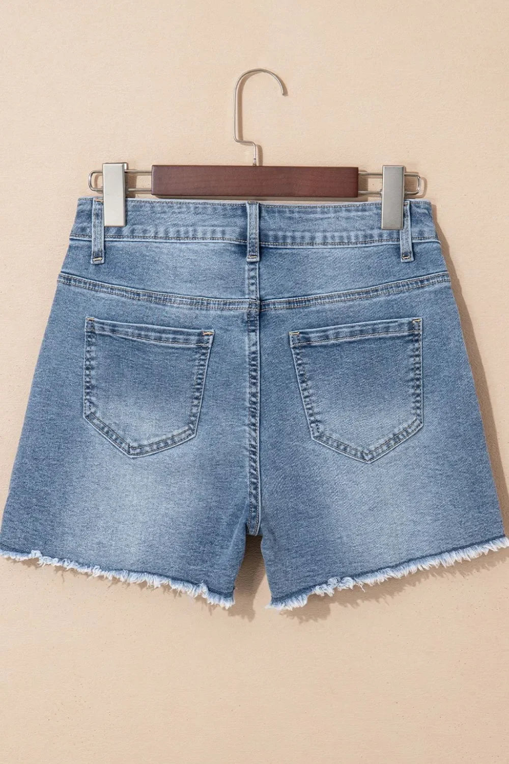 Pearl Beaded Raw Hem Wash Denim Shorts - tif-shop24.de