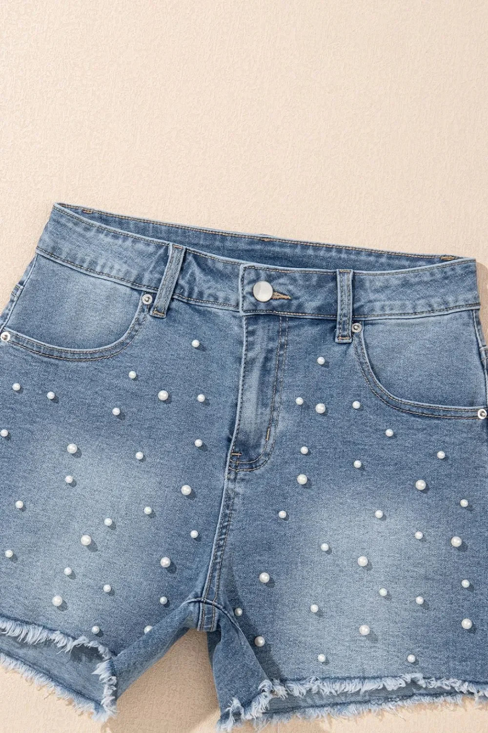 Pearl Beaded Raw Hem Wash Denim Shorts - tif-shop24.de
