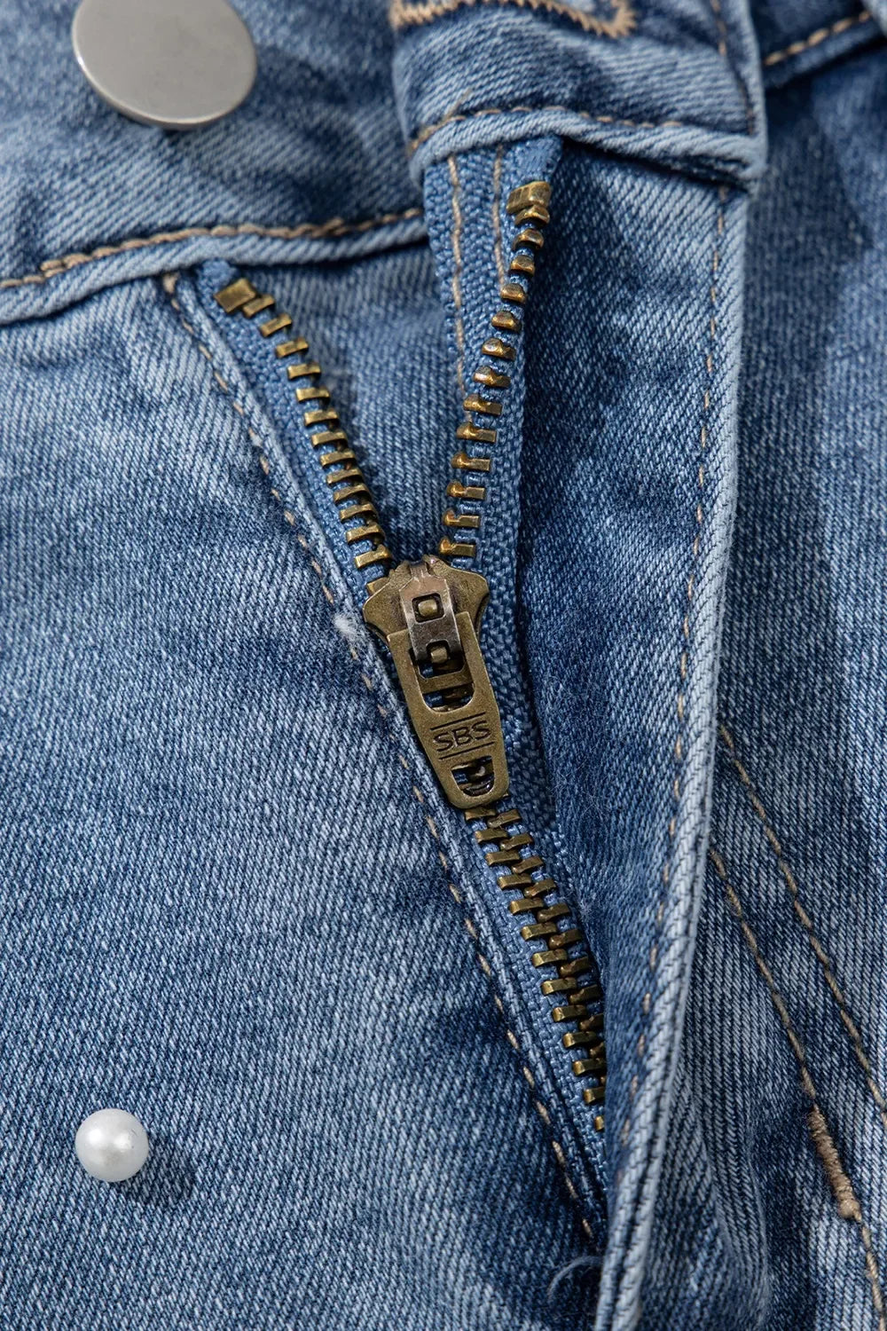 Pearl Beaded Raw Hem Wash Denim Shorts - tif-shop24.de