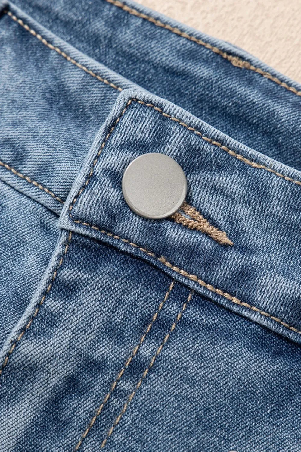 Pearl Beaded Raw Hem Wash Denim Shorts - tif-shop24.de