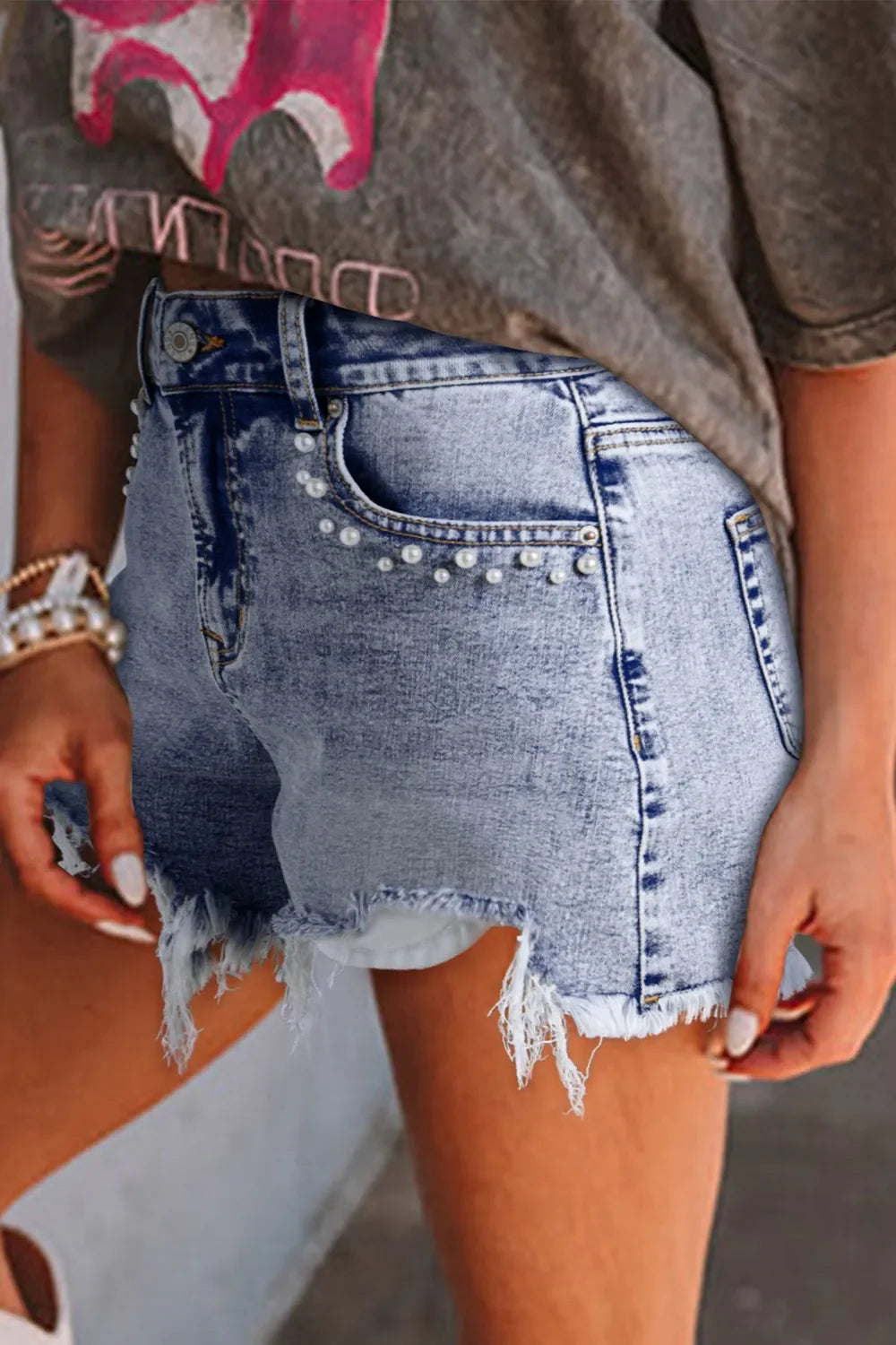 Pearl Studded Pockets Raw Hem Denim Shorts - tif-shop24.de