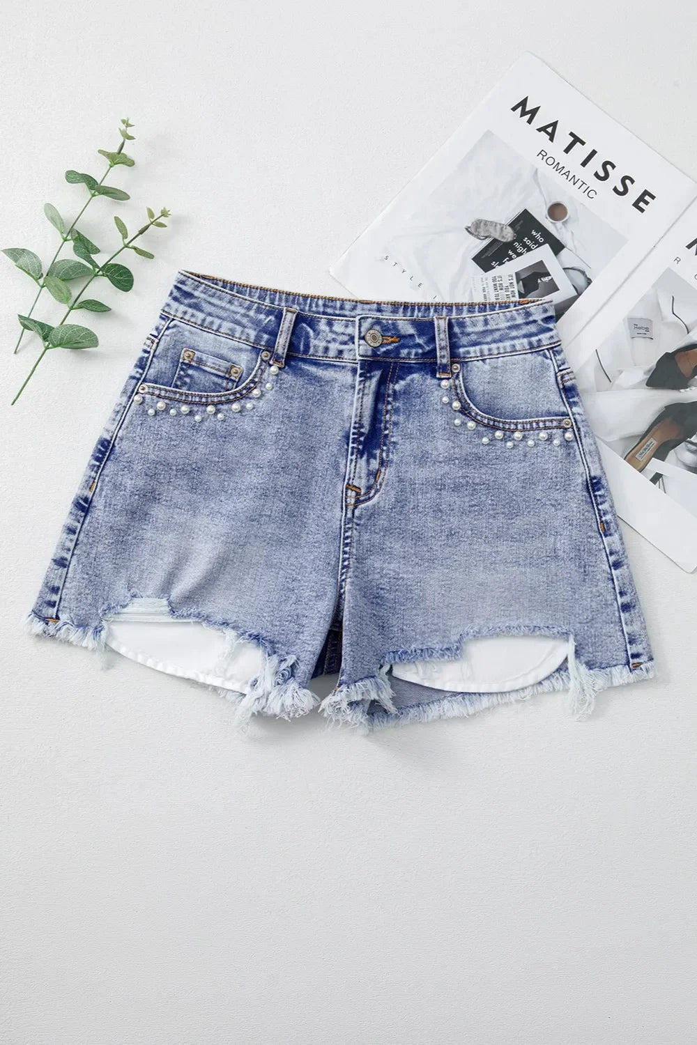 Pearl Studded Pockets Raw Hem Denim Shorts - tif-shop24.de