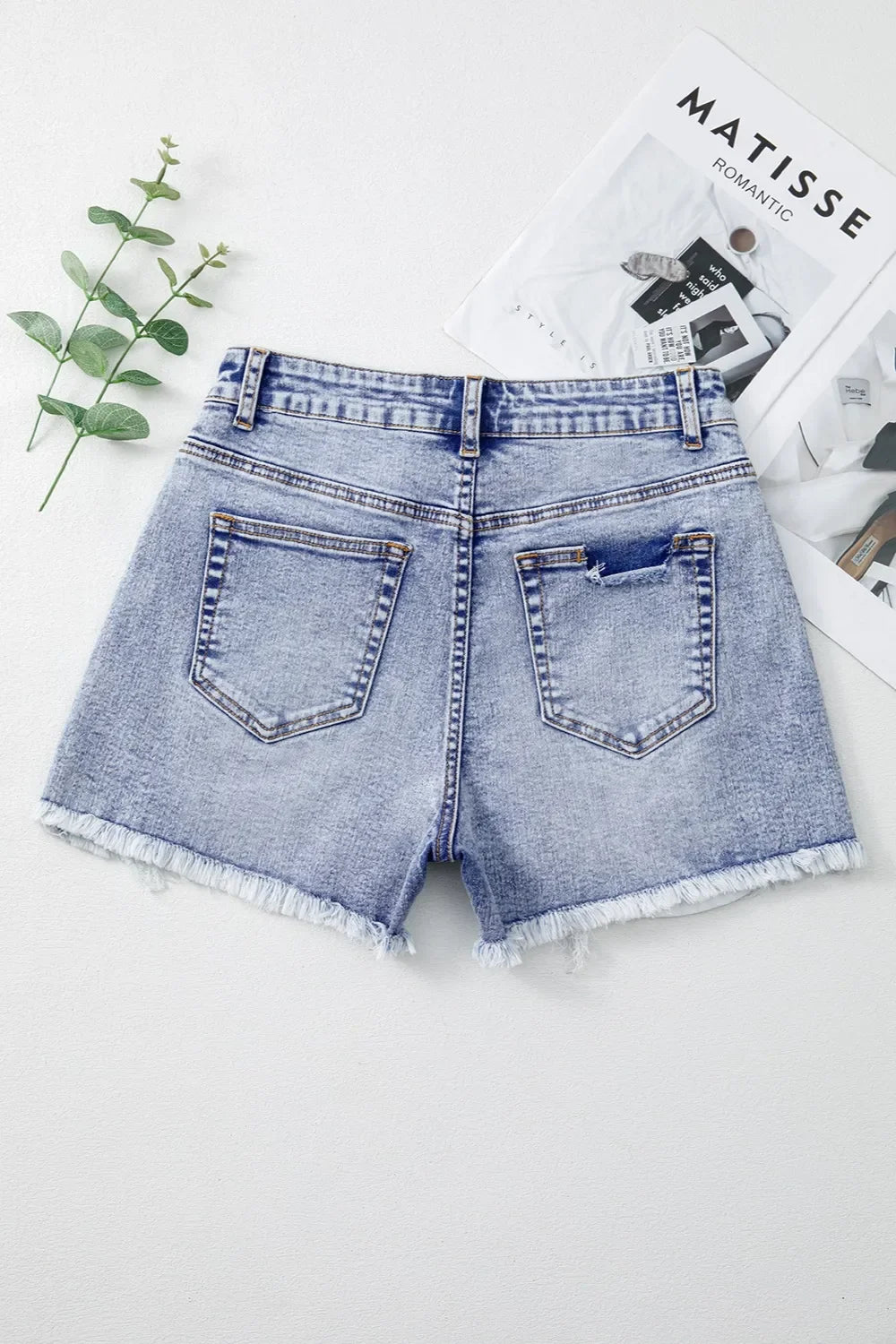 Pearl Studded Pockets Raw Hem Denim Shorts - tif-shop24.de