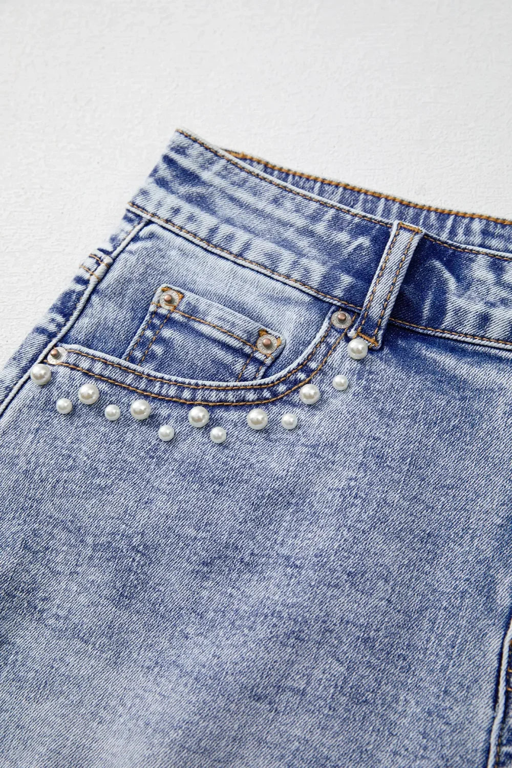 Pearl Studded Pockets Raw Hem Denim Shorts - tif-shop24.de