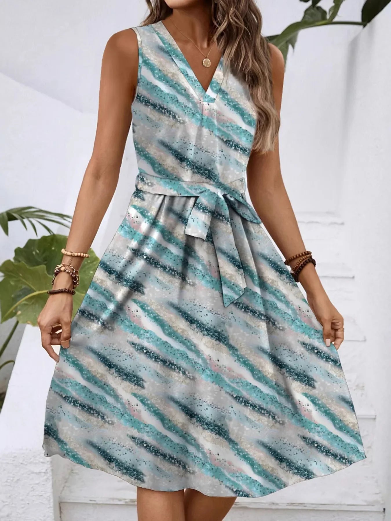 V-Neck Sleeveless Tie Waist Dress - tif-shop24.de