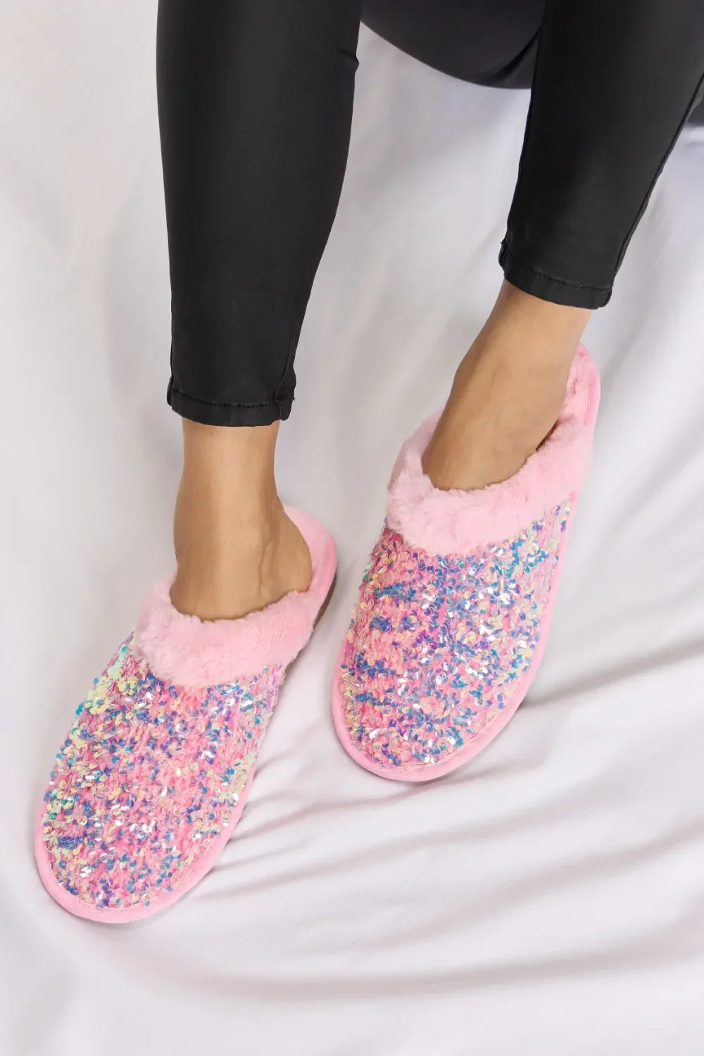Forever Link Sequin Plush Round Toe Slippers - tif-shop24.de