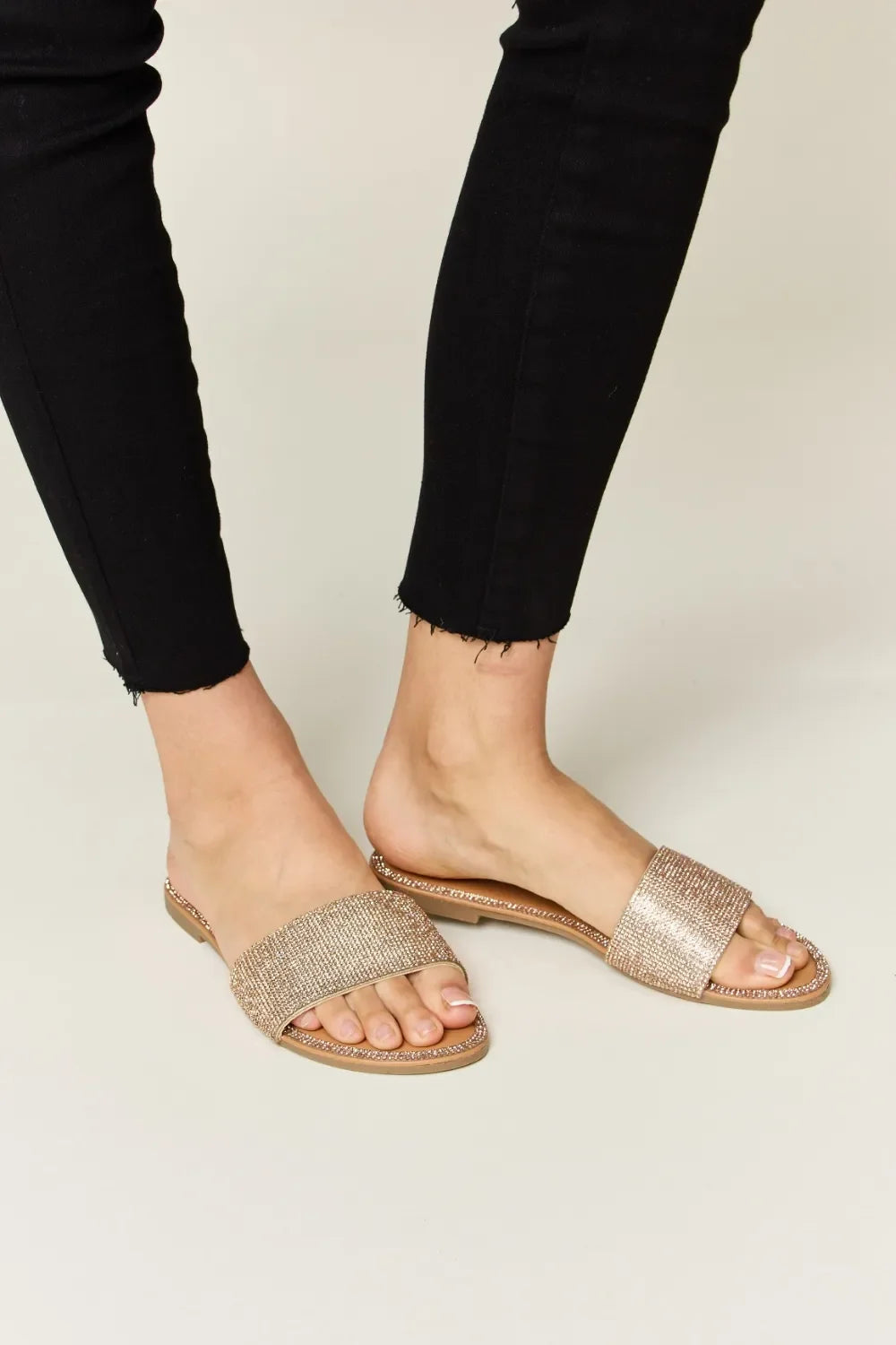 WILD DIVA Rhinestone Open Toe Flat Sandals - tif-shop24.de
