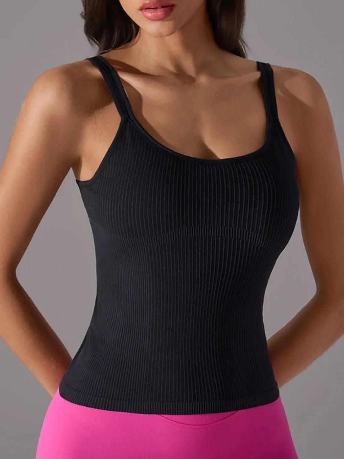 Scoop Neck Active Tank with Detachable Chest Pads - tif-shop24.de