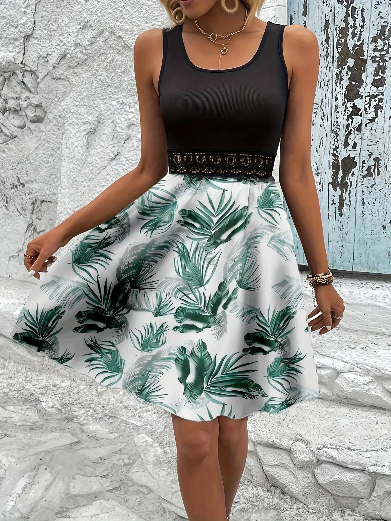 Tropical Print Sleeveless Summer Dress with Lace Waist Detail - tif-shop24.de