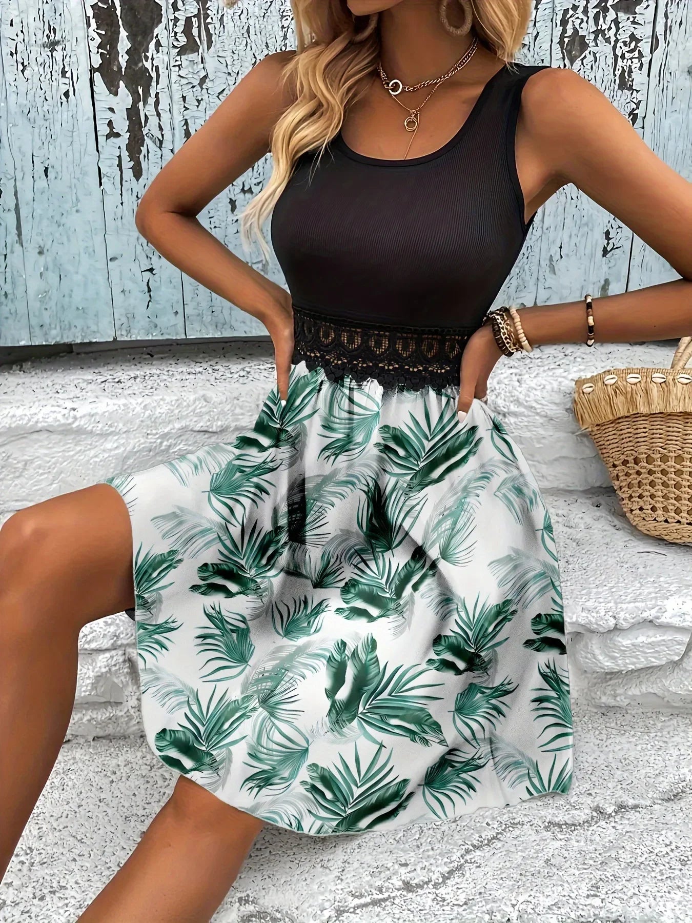 Tropical Print Sleeveless Summer Dress with Lace Waist Detail - tif-shop24.de