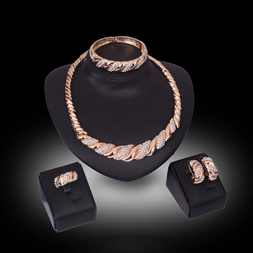 Luxus Golden Tone Twisted Jewelry Set Halskette Armband Ring Ohrringe Cocktail