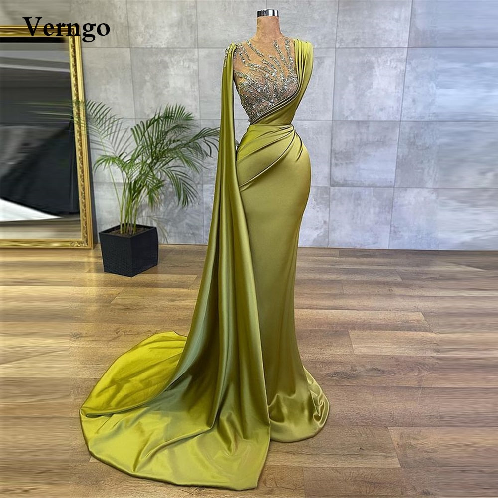 Verngo 2021 Olive Grün Satin Meerjungfrau Abendkleider Lange Cape Falten Spitze Prom Kleider Luxus Dubai Formale Ereignis Kleid tif-shop24.de
