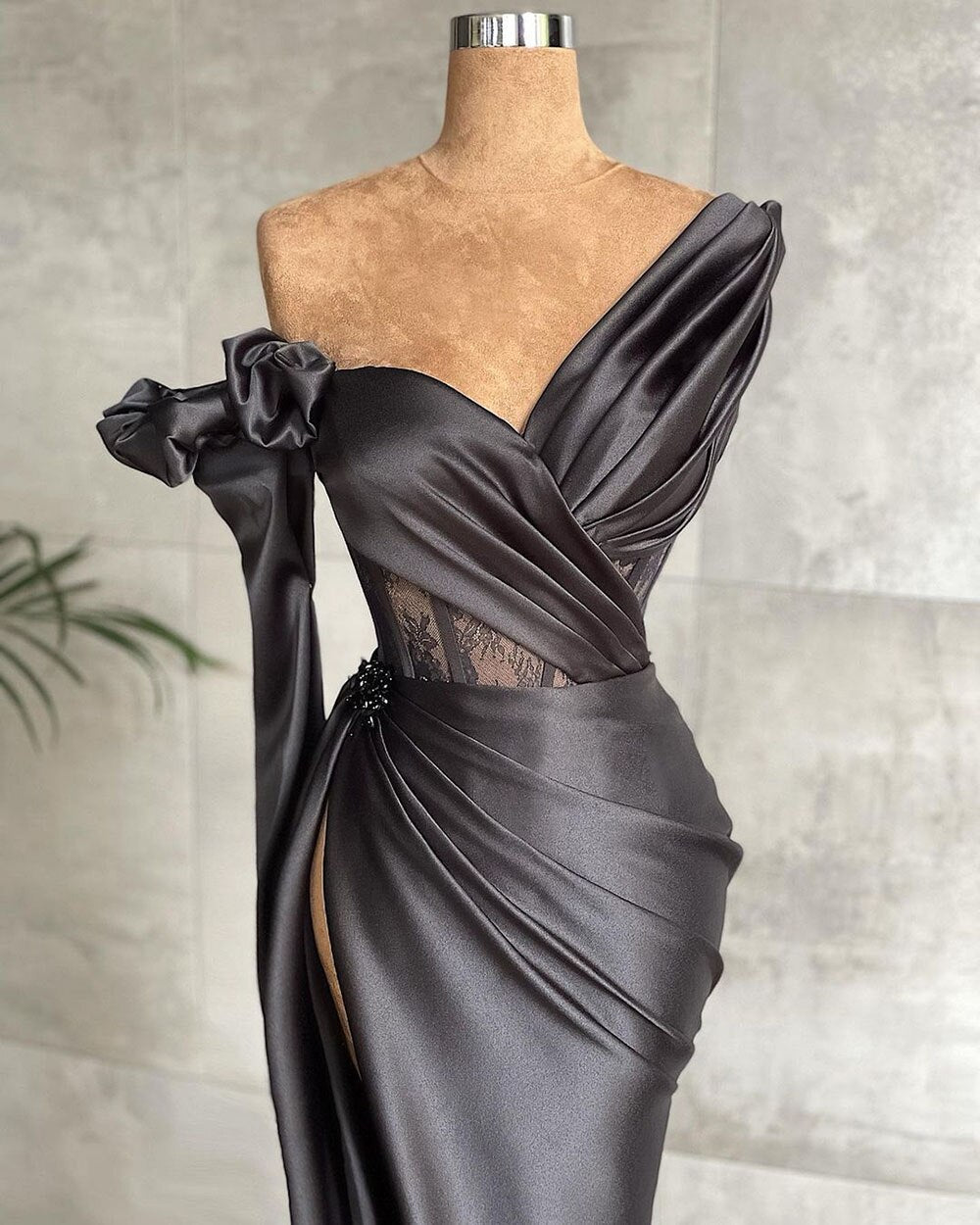 On Zhu High Side Split Black Satin Mermaid Ballkleider Spitze Sicke Plissee Geraffte Abendkleider Dubai Partykleid