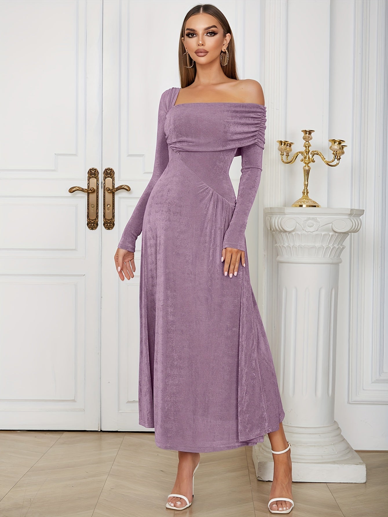Solides Samtkleid Mit Asymmetrischem Ausschnitt Und Geraffter Taille, Elegantes Kleid