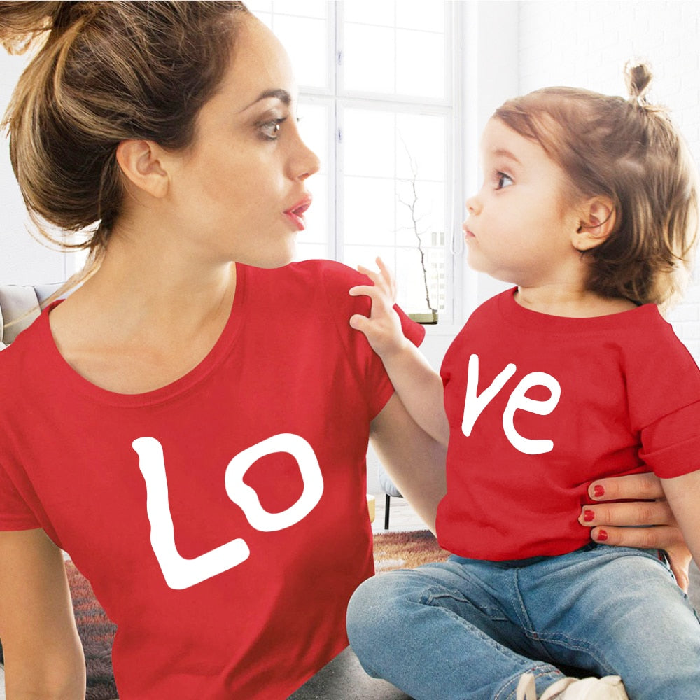 Liebe Familie passende Kleidung rot Baumwolle Mutter und Tochter Kleid Druck T-shirt Mama und mich Kleid Baby Kinder Mädchen junge Kleidung