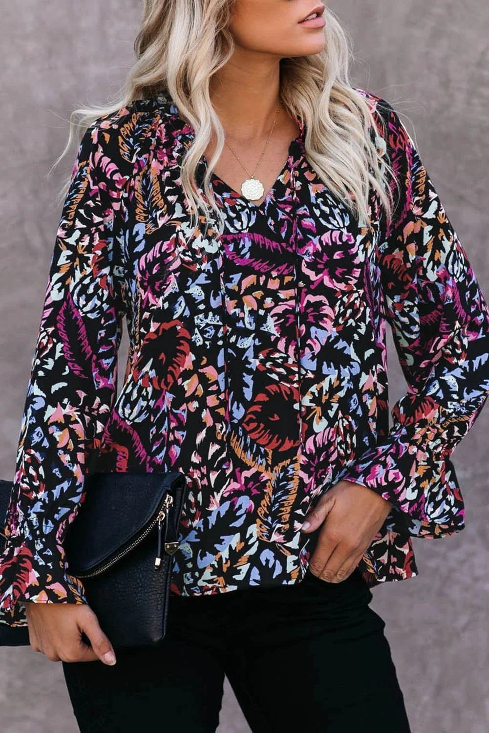 Schwarze Bluse mit Split-Neck-Print Elegant | tif-shop24.de