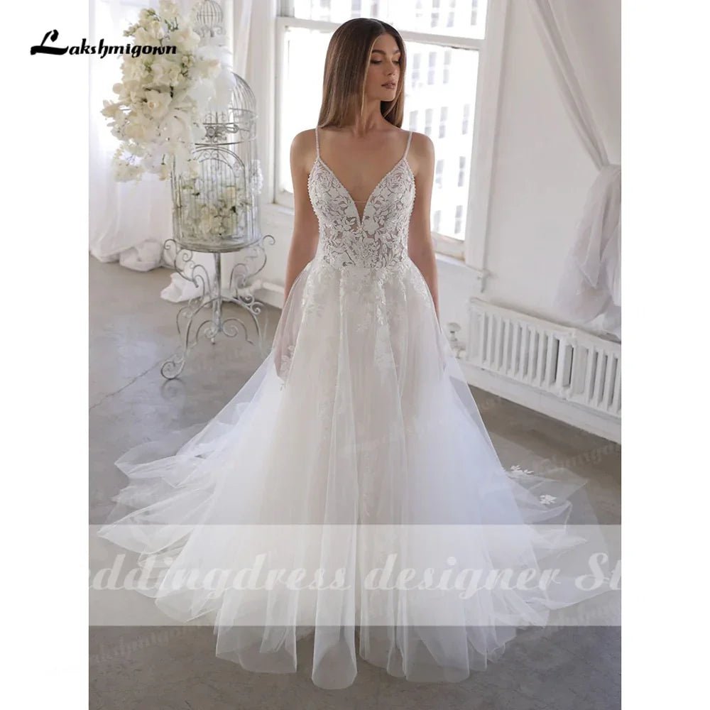 Stunning Spaghetti V-Neck Spitze Perlen Weiß Brautkleid (Elegant Lace & Beadwork) | tif-shop24.de