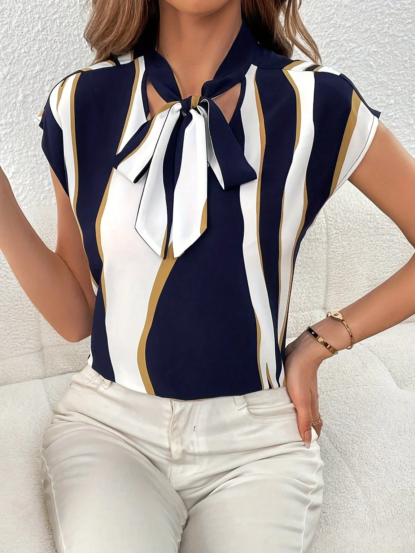 Gestreiftem Print Und Krawattenhals Elegante Flügelärmel Bluse | tif-shop24.de