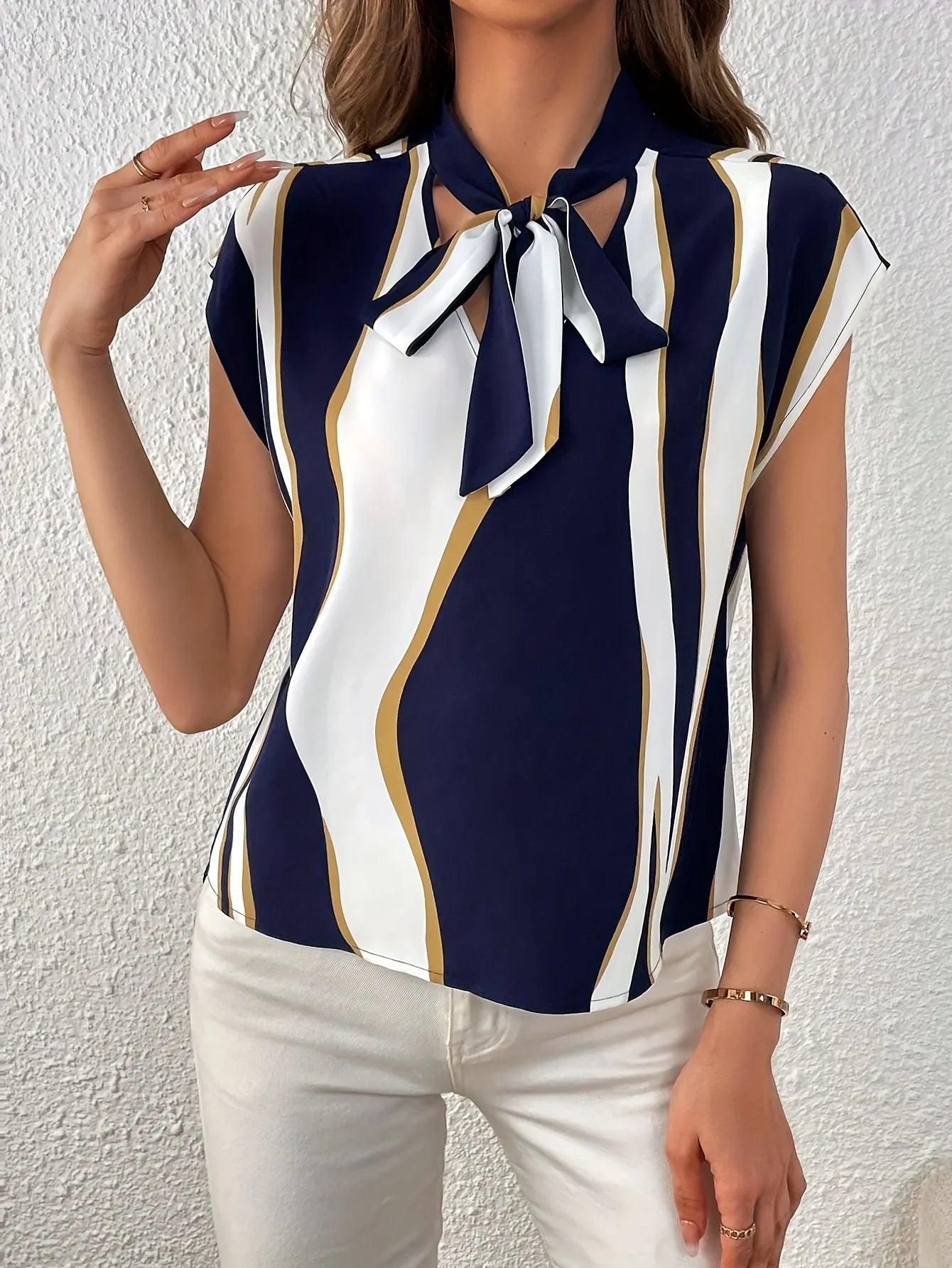 Gestreiftem Print Und Krawattenhals Elegante Flügelärmel Bluse | tif-shop24.de