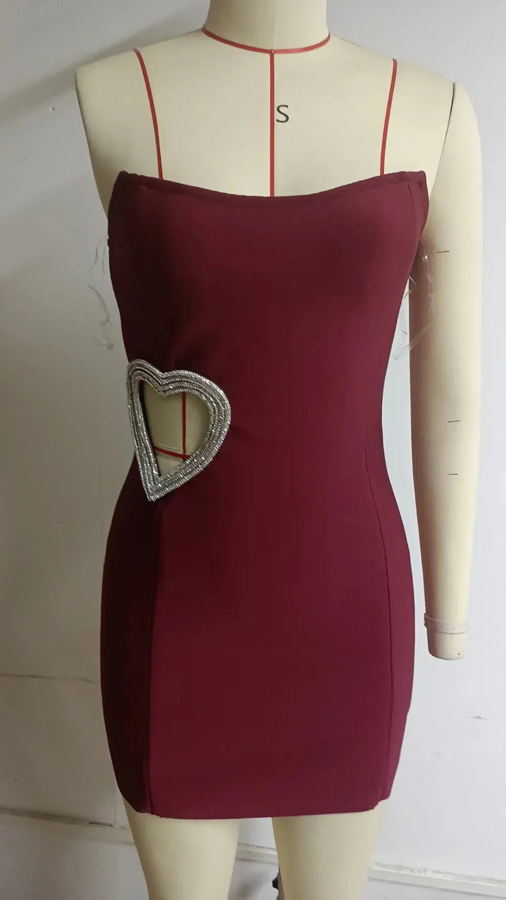 New Sexy Strapless Hollow Diamond Heart Luxury Wine Red Tight Mini Dress Elegant Evening Party Dress | tif-shop24.de